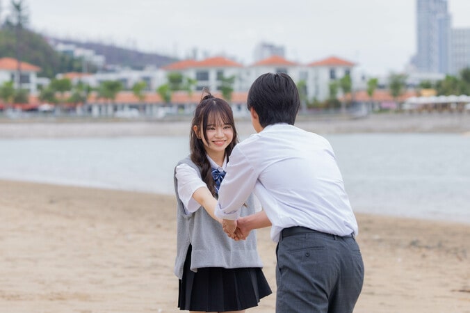 【写真・画像】抱きついたまま離れず…「初日から今日までずっと、全部好きです」かわいすぎるJK、イケメン高2男子とカップル成立で熱烈ハグ『今日好き』ハロン編最終話　4枚目