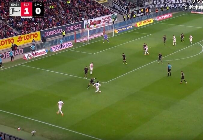 「踊ってるやん！」鈴木唯人、“ダンシングフェイント”炸裂→相手選手を翻弄「キレキレだな」パスをおとりにマーカーを騙した“神テクニック” 4枚目