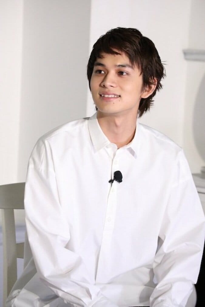 北村匠海、浜辺美波＆エミリンにタジタジ「女子会感についていけない（笑）」 4枚目