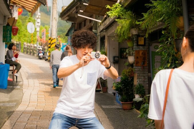 山田裕貴と齋藤飛鳥が台湾でアイス食べたり散歩したり、デートシーン捉えた『キミオイ』メイキング映像 4枚目