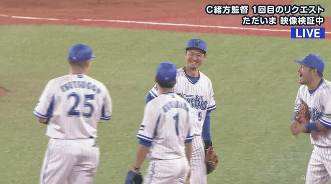 アウトなの？セーフなの？横浜DeNAの選手たちが「リクエスト」にビジョン見ながら一喜一憂 2枚目