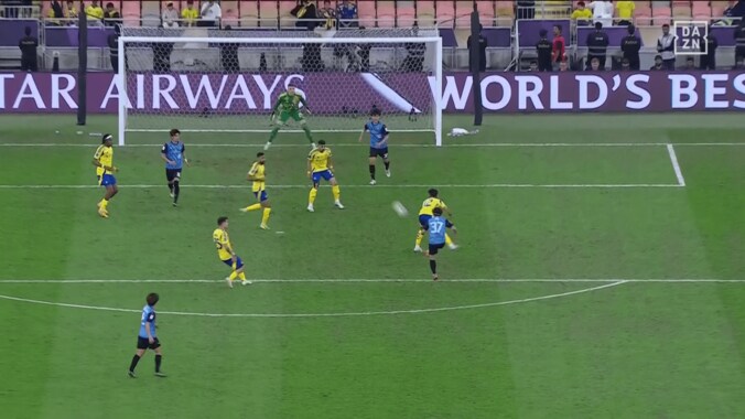 衝撃ゴラッソ！ 川崎MFの“超絶ボレー弾”が話題騒然「ロナウドよりロナウドやん」「ワールドクラス」「めちゃくちゃ難しい」伊藤達哉が敵地沈黙の決定的一撃【ACLE準決勝】 4枚目