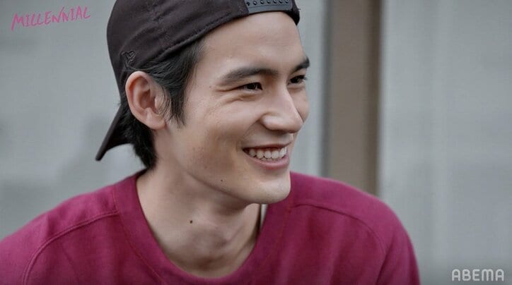 岡田健史、学生時代のモテぶりを明かす 制服のボタンは「全部なくなりました」『MILLENNIAL /ミレニアル』