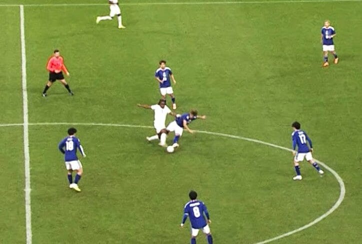 【写真・画像】驚愕！久保建英の“急加速ドリブル”が「クイックネスすご」「ファウルでしか止められない」超絶タッチにガーナDFは大慌て　1枚目