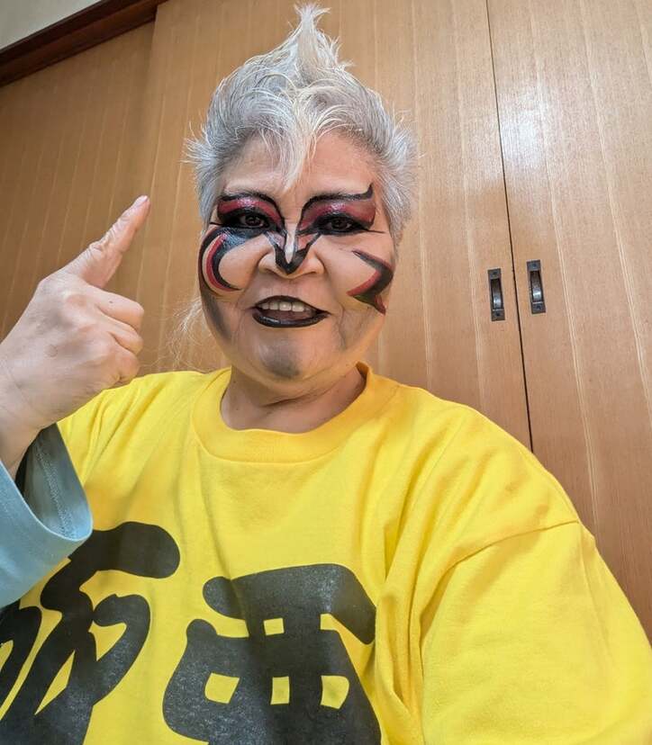 【写真・画像】ダンプ松本、“極悪化粧”で母親との2ショットを公開「写真撮るの初めてかも」　1枚目