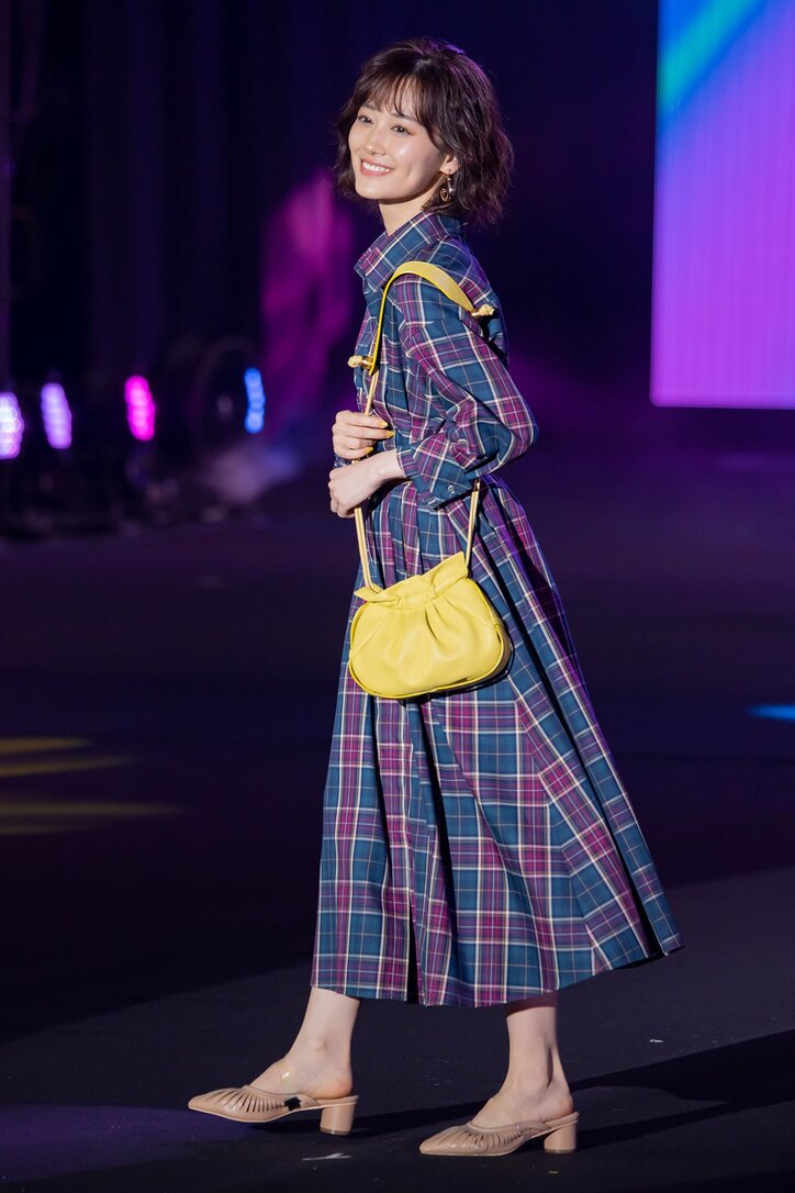 乃木坂46遠藤さくら、ステージ上でやわらかく微笑む　山下美月は坂道『TGC』共演に喜び「楽しかった」