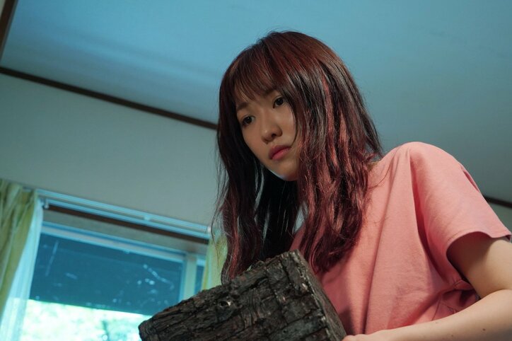 樹海を彷徨う姉、背後から見つめる母…映画『樹海村』場面写真12点解禁