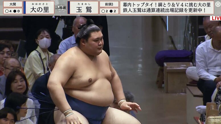 大の里とタレントが大相撲中継で“奇跡”の2ショット「めっちゃ整ってる」緊張感漂うシンクロぶりにファン驚き