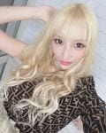 加藤紗里の魅力的な“上目遣いショット”に「美しい」「ゴージャスそしてキュート」の声