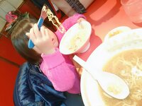 大堀恵『娘とラーメンランチ』