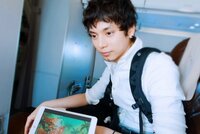 水嶋ヒロ「抱っこ紐おじさん」姿を披露 “イクパパ”ぶりに反響