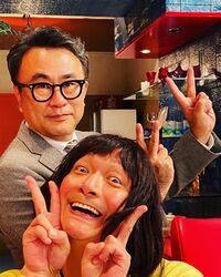 香取慎吾、三谷幸喜との2ショットで新ドラマ『誰かが、見ている』PR 「待ち遠しい！楽しみすぎる！」の声