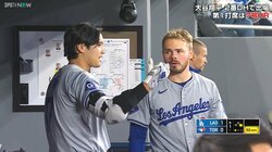 大谷翔平が変わった…今季7号直後にベンチで示した責任感 “通訳ナシ”で後輩に身振り手振りの熱血指導に称賛の声相次ぐ