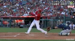 大谷翔平、内ももへの自打球に顔を歪ませる ファン「あいたた」「急所じゃなくてよかった」