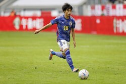 縦への加速か、中へ切り込んでくるか？代表デビューから8試合5ゴールの“ジョーカー”三笘薫が止められない理由