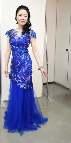 藤あや子、ブルーのドレス姿を公開し反響「最高に綺麗です」「ブラボー Beautiful」