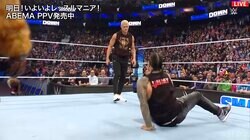 「これメチャメチャ痛そう」流血暴行された人気レスラー、掟破りのムチ打ち攻撃で衝撃リベンジ 「ホーガンロックでベルト打ちやってた」世代を越えた奇跡のオマージュにファン歓喜