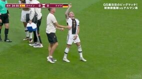 こ、これは痛い……対戦相手の足が股間を捉え、ドイツ代表ラウム悶絶「大丈夫か？」ファンも同情