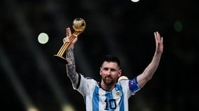 W杯優勝であったメッシの感動シーン、母親じゃなかった…抱きついた女性の正体は