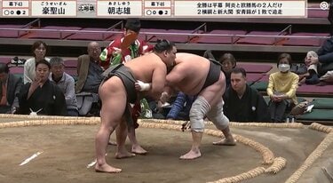 初めて見たw」大相撲で“激レア”幕が登場 4分超えの大熱戦で館内