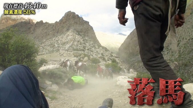 ナスD撮影スタッフ、ヒマラヤ旅での落馬にヒヤリ 砂ぼこりが舞う衝撃映像 1枚目