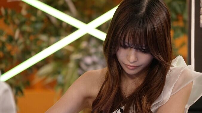 【映像】美人すぎるポーカープロ、絶妙テクと“一瞬の微笑み”