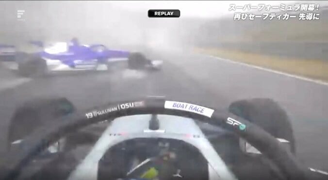 【写真・画像】マシンが「後ろから飛んできた」 土砂降り日本最速レースで戦慄アクシデント「ひっくり返ってもおかしくなかった」中継騒然　1枚目