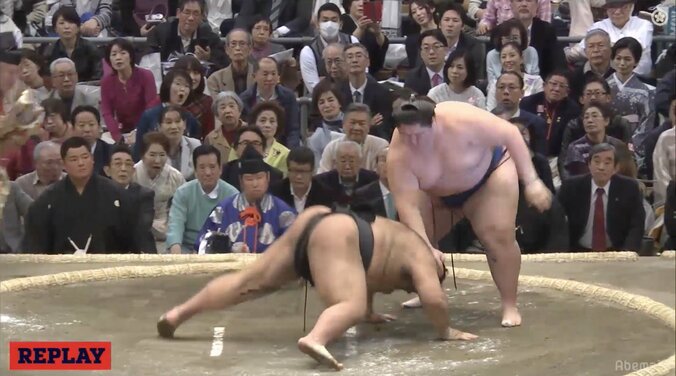 早くも優勝候補？　逸ノ城が磐石の連勝　大関・高安の当たりにも微動だにせず 1枚目