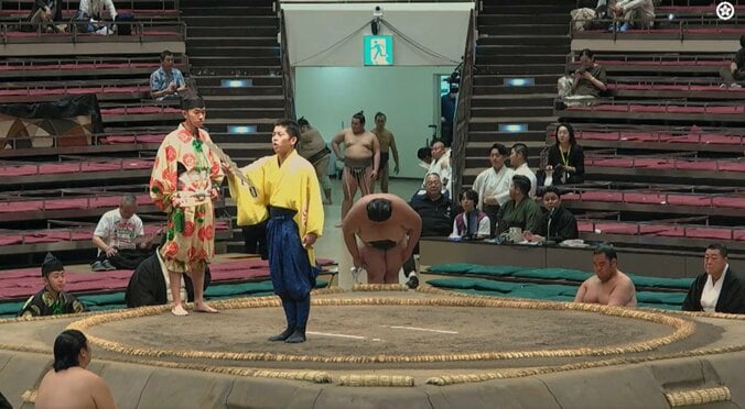 「うわ、親方が激おこだ」「何があった？」取組後、力士の所作に“ピシャリ”指導 「所作は大事」困惑と納得の声 4枚目