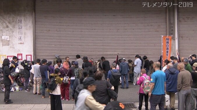 大阪西成の”あいりん地区”、生活保護受給を拒み「繋がり」を求めて生きる人々 10枚目