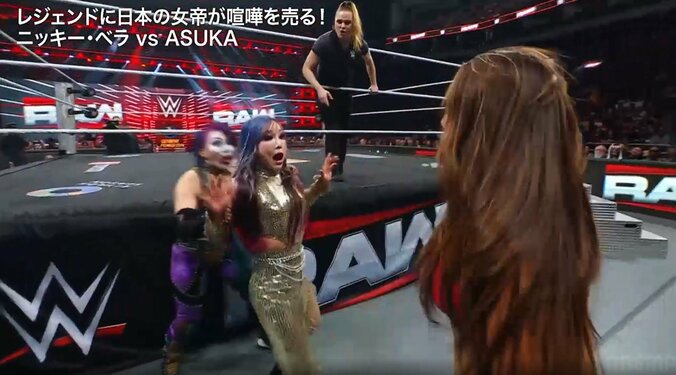 カイリを盾にするアスカ