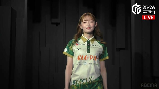 最高のスタイルに自信ありげな表情で入場してきた中田花奈