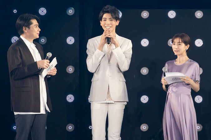 Snow Manラウール、“グロス塗った”艶やか唇を田中みな実が絶賛「釘付けですよ」 2枚目