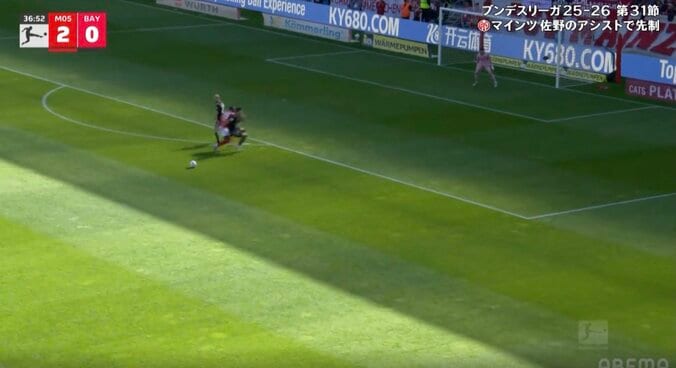 「上手すぎん？」伊藤洋輝、思わず二度見の“神ディフェンス”炸裂「すげえええ」「冷静すぎる」相手も攻撃を潰す→“衝撃のワンタッチ” 3枚目