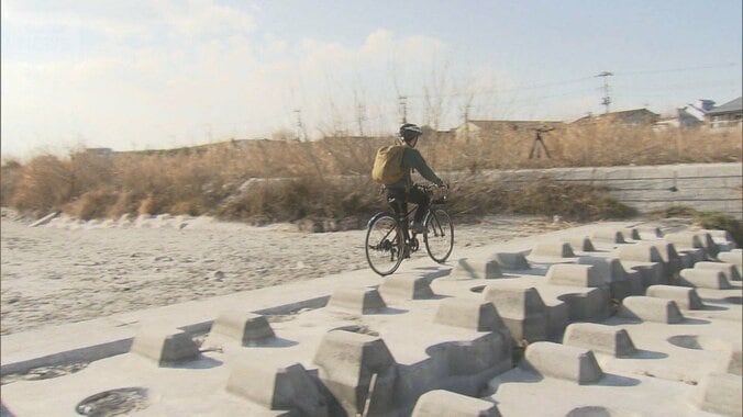 干上がり自転車で渡れる川も…“深刻な渇水”が“インフル流行”の一因にも 1枚目
