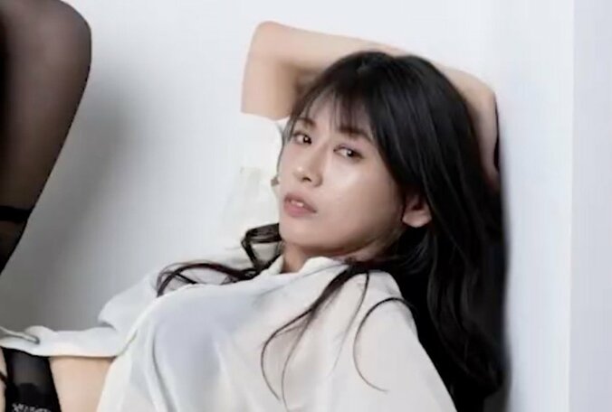 【写真・画像】23歳で引退した元“伝説のグラドル”小阪由佳（40）、15年ぶりの“グラビア復帰”で絶賛の声「めっちゃいい！」「あの頃のグラビア思い出す」　2枚目