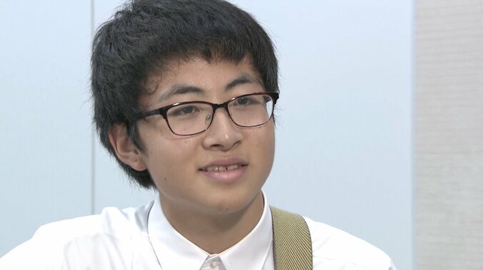 「一発ギターをかき鳴らしたらとんでもなかった」バナナマン日村も絶賛の天才高校生シンガー・崎⼭蒼志の“意外な事実” 1枚目