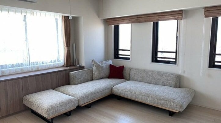 ノンスタ石田の妻、オーダー購入したソファを公開「部屋に合うように」