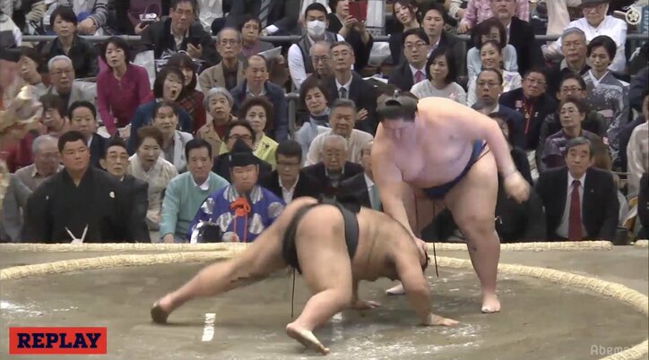 早くも優勝候補？　逸ノ城が磐石の連勝　大関・高安の当たりにも微動だにせず