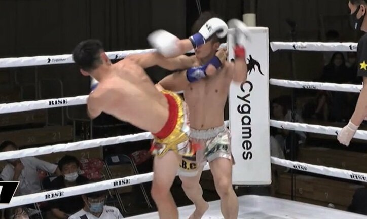 右ハイで“一撃”KO、ダウンシーンに視聴者騒然「初めてみた…」 試合後のマイクも話題