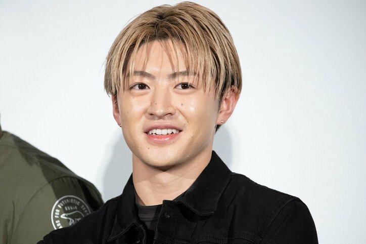 片寄涼太&橋本環奈の舞台挨拶にGENERATIONSがサプライズ登場!ファンも大喜び 映画『午前0時、キスしに来てよ』