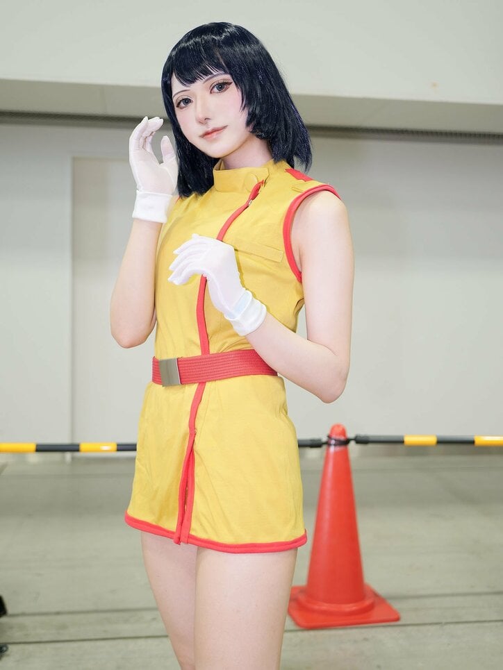 【写真・画像】片足立ちが美しい『NieR:Automata』2Bのコスプレ、シルエット再現のためスカートの内側に入れたものは？　3枚目