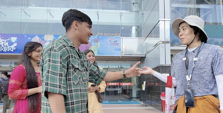 【写真・画像】令和ロマンくるま、バングラデシュの美女に大興奮「岡田結実ちゃんに似てる」「めちゃくちゃ美人」 2枚目