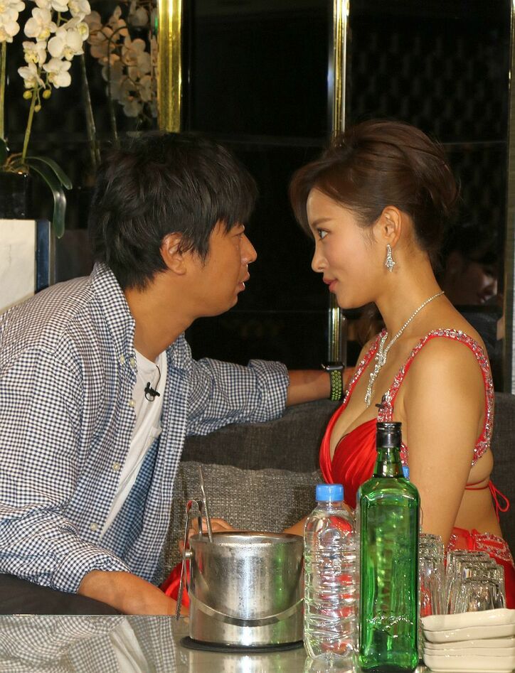 キャバ嬢役の夏菜、パンサー尾形の“キス顔攻撃”に困惑