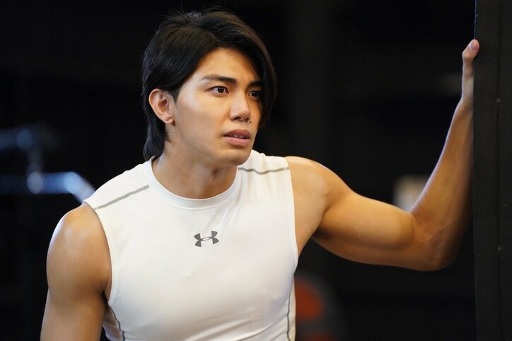 しなやかなロープワークからのドロップキック！THE RAMPAGE武知海青、プロレスラー役を好演