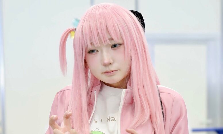 「いつかアニメの表情を再現できるように（笑）」ぼっちちゃんのコスプレからあふれ出すキャラ愛