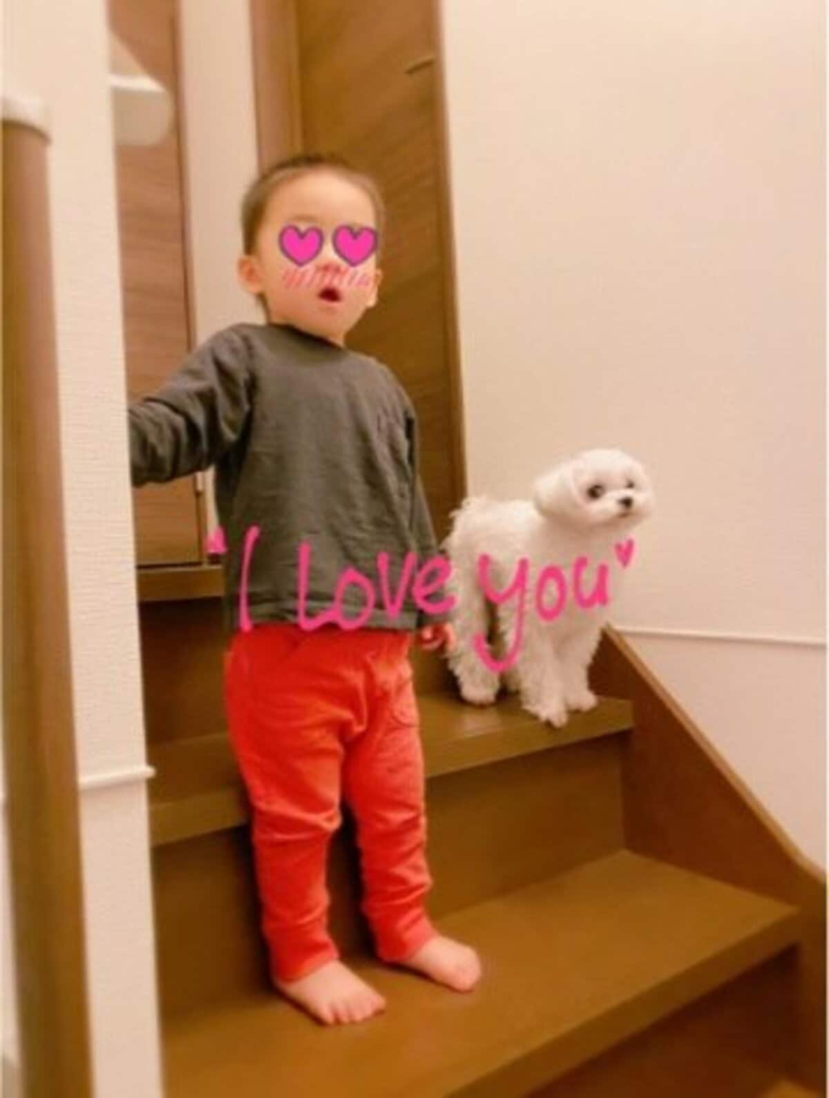 保田圭 姉弟のような息子と愛犬の2ショット公開し 可愛い 癒されます の声 話題 Abema Times