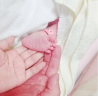 近藤千尋、すっぴんメガネのオフショットに絶賛の声「めっちゃかわいい」