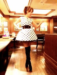 渡辺美奈代、おニャン子時代を彷彿とさせるニーハイ×ミニスカワンピ姿を公開