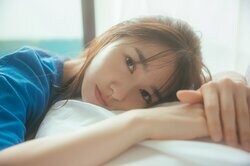 桜井日奈子、『2026カレンダーブック（仮）』が発売決定 撮影は海沿いのホテル、大人な姿も幼い姿も堪能できる内容に